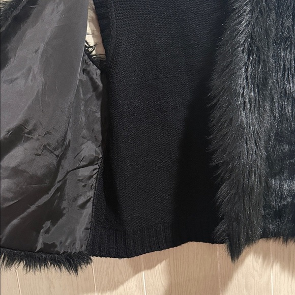 Eyeshadow Black Faux Fur Vest, Sweater Back - Picture 3 of 5